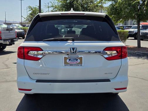White Diamond Pearl 2019 Honda Odyssey Elite
