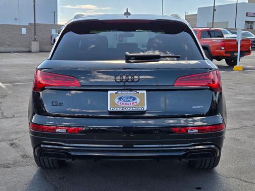 Mythos Black Metallic 2024 Audi Q5 45 S line Prestige