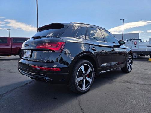 Mythos Black Metallic 2024 Audi Q5 45 S line Prestige