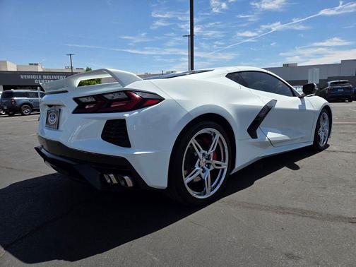 Arctic White 2021 Chevrolet Corvette Stingray w/2LT