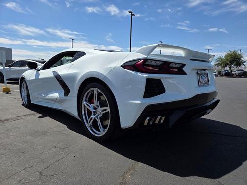 Arctic White 2021 Chevrolet Corvette Stingray w/2LT