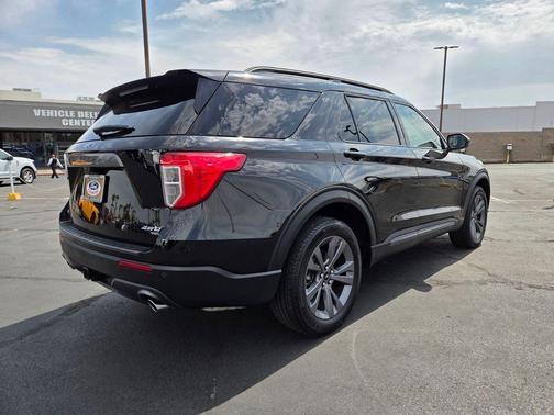 Agate Black Metallic 2023 Ford Explorer XLT