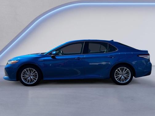 2019 Toyota Camry Hybrid XLE