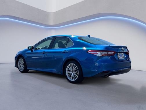 2019 Toyota Camry Hybrid XLE