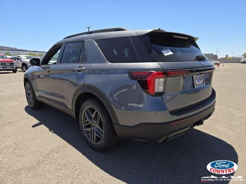 Carbonized Gray Metallic 2026 Ford Explorer ST-Line