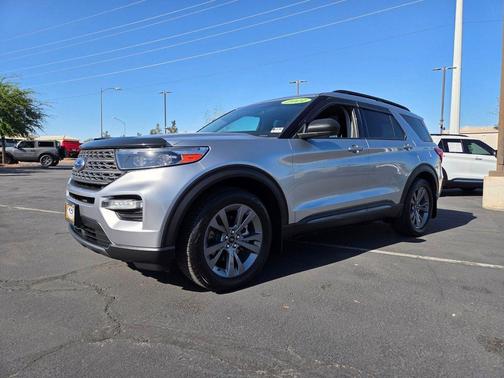 Iconic Silver Metallic 2021 Ford Explorer XLT