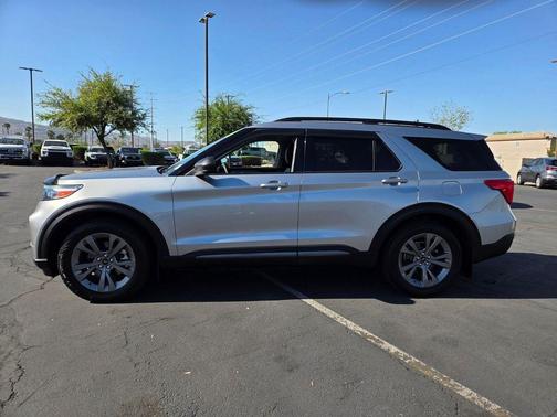 Iconic Silver Metallic 2021 Ford Explorer XLT