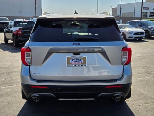 Iconic Silver Metallic 2021 Ford Explorer XLT