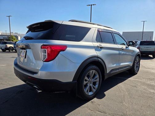 Iconic Silver Metallic 2021 Ford Explorer XLT