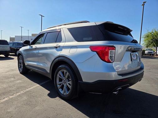 Iconic Silver Metallic 2021 Ford Explorer XLT