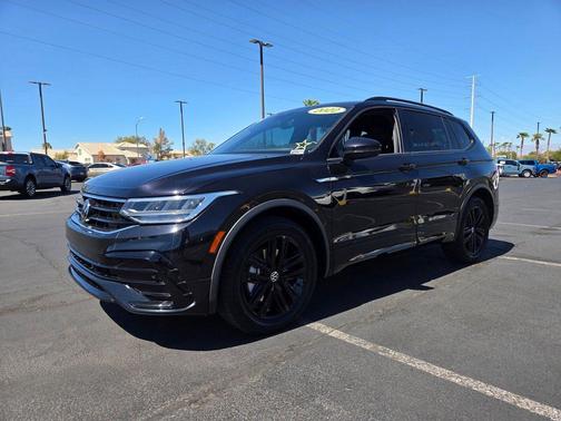 Deep Black Pearl 2022 Volkswagen Tiguan 2.0T SE R-Line Black