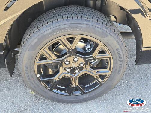 Shadow Black 2026 Ford Maverick Lobo