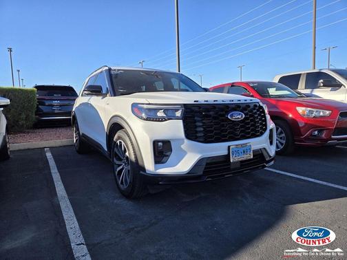 2025 Ford Explorer ST-Line
