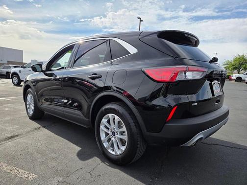 Agate Black Metallic 2022 Ford Escape SE
