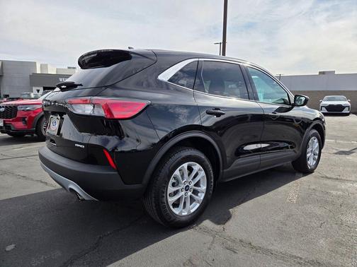 Agate Black Metallic 2022 Ford Escape SE