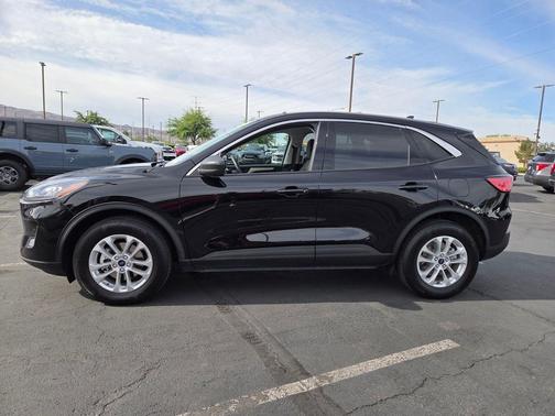 Agate Black Metallic 2022 Ford Escape SE