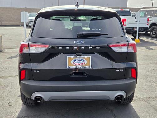 Agate Black Metallic 2022 Ford Escape SE