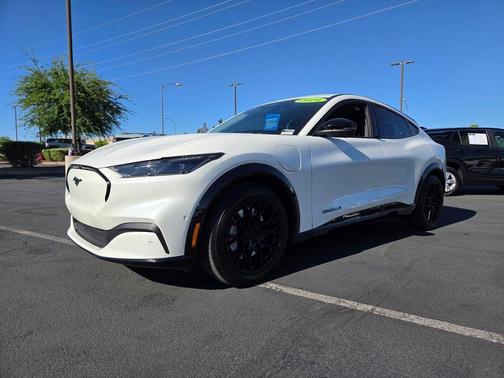 Star White Metallic Tri-Coat 2024 Ford Mustang Mach-E Premium