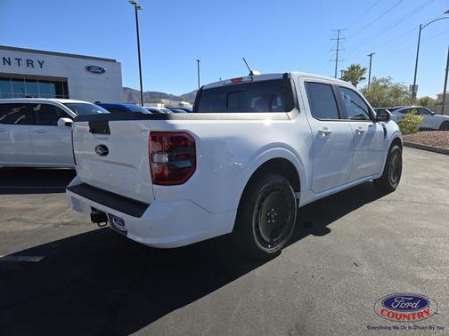 Oxford White 2025 Ford Maverick Lobo