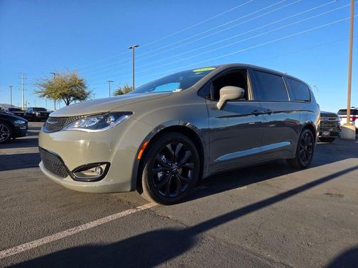 2020 Chrysler Pacifica Touring