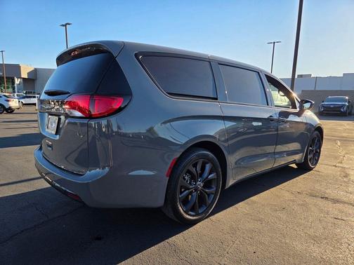 2020 Chrysler Pacifica Touring