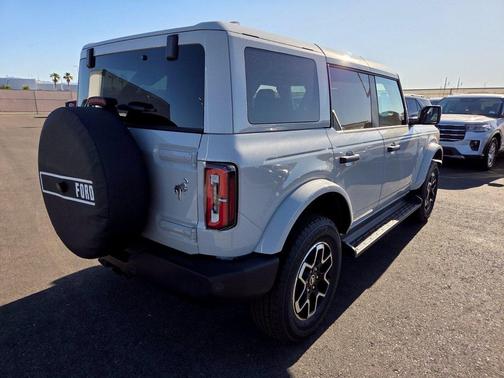 Avalanche Gray 2026 Ford Bronco Outer Banks