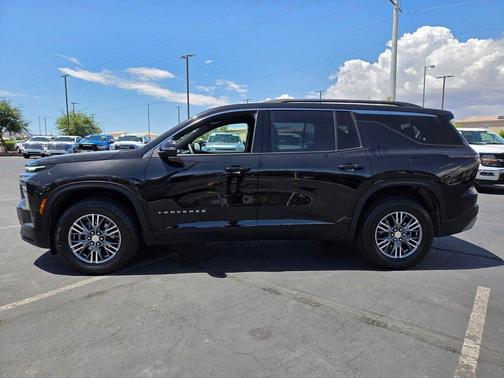 Mosaic Black Metallic 2025 Chevrolet Traverse LT