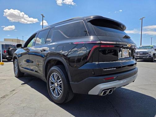 Mosaic Black Metallic 2025 Chevrolet Traverse LT