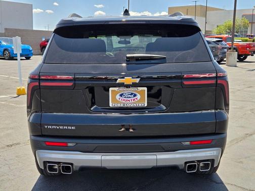 Mosaic Black Metallic 2025 Chevrolet Traverse LT