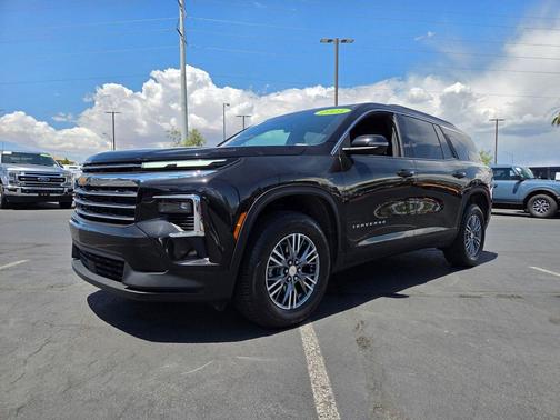 Mosaic Black Metallic 2025 Chevrolet Traverse LT
