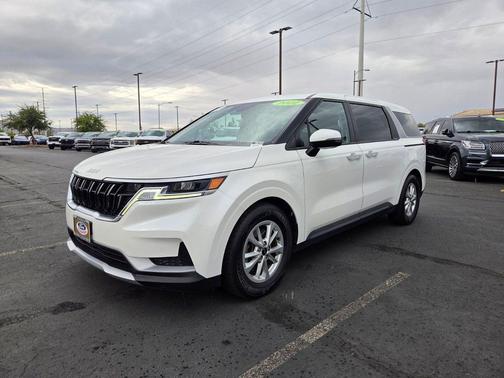Snow White Pearl 2022 Kia Carnival LXS