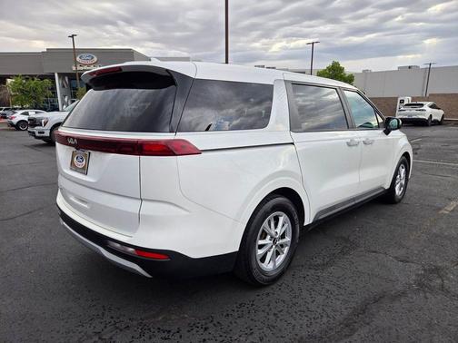 Snow White Pearl 2022 Kia Carnival LXS