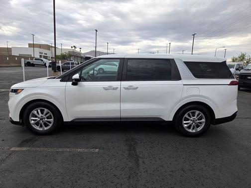 Snow White Pearl 2022 Kia Carnival LXS