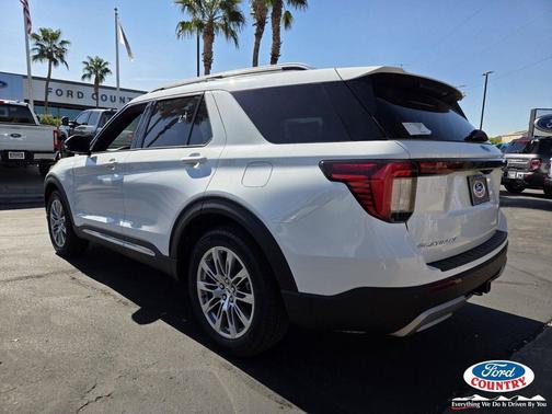 Star White Metallic Tri-Coat 2026 Ford Explorer Platinum