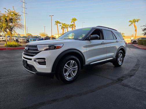 Oxford White 2023 Ford Explorer XLT