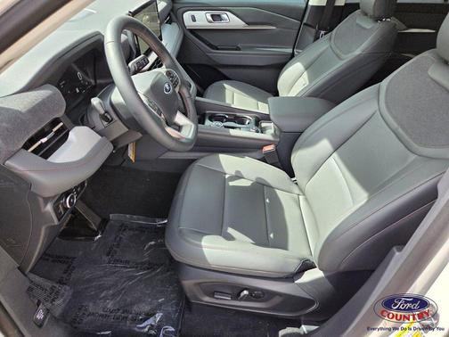 Star White Metallic Tri-Coat 2026 Ford Explorer Active