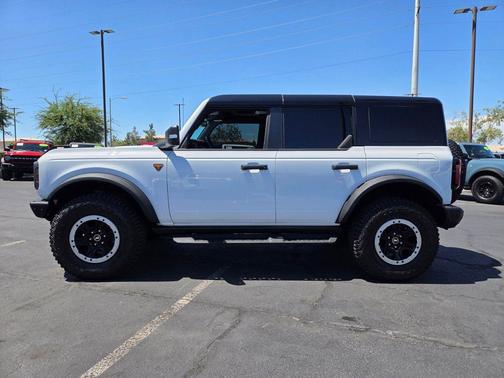 Oxford White 2024 Ford Bronco Badlands