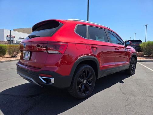 Kings Red Metallic 2022 Volkswagen Taos 1.5T SE