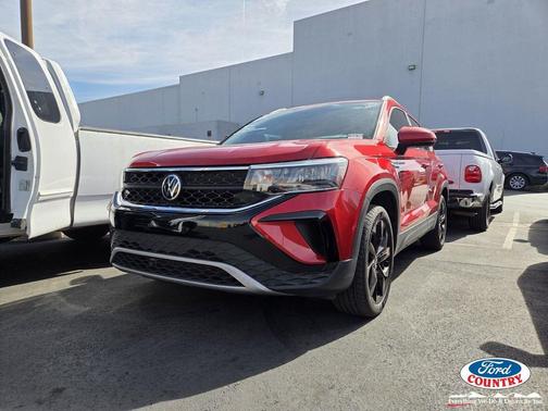 Kings Red Metallic 2022 Volkswagen Taos 1.5T SE