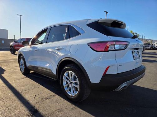 Oxford White 2022 Ford Escape SE