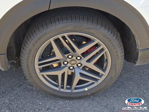 Star White Metallic Tri-Coat 2026 Ford Explorer ST