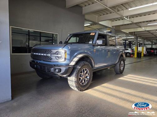 Azure Gray Metallic Tri-Coat 2025 Ford Bronco Badlands