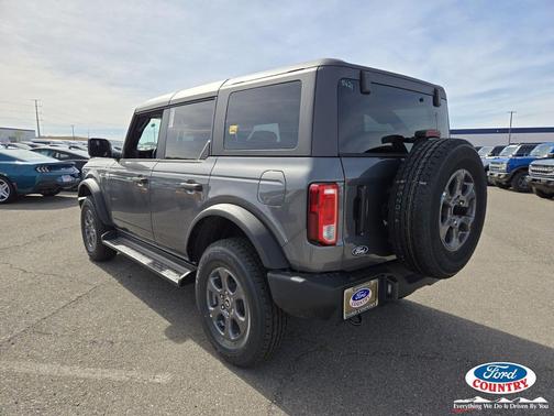 Carbonized Gray Metallic 2026 Ford Bronco Big Bend