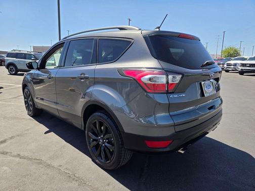 Magnetic Metallic 2018 Ford Escape SE