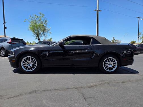 Black 2013 Ford Mustang V6 Premium