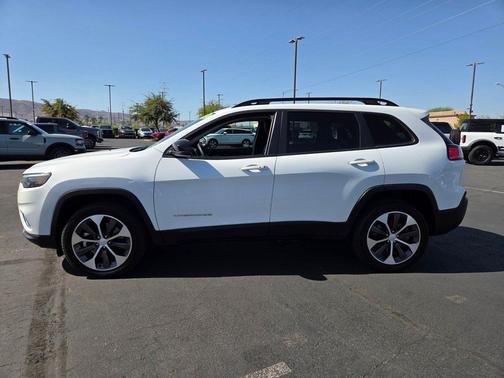 Bright White Clearcoat 2022 Jeep Cherokee Limited