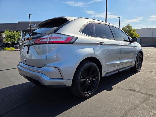 Iconic Silver Metallic 2023 Ford Edge ST Line