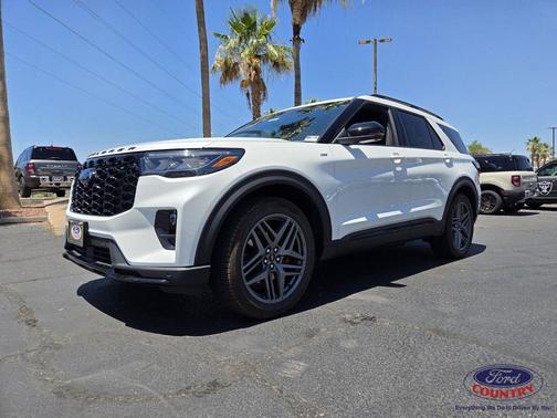 Star White Metallic Tri-Coat 2026 Ford Explorer ST-Line