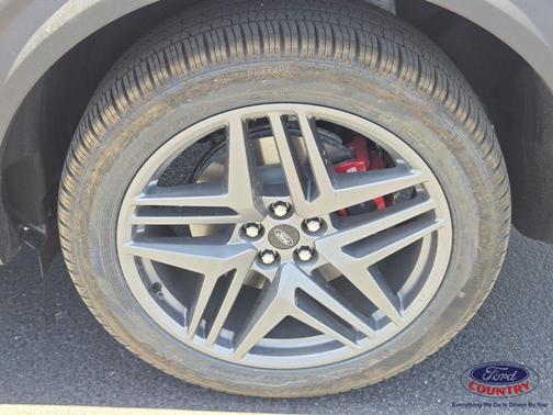Star White Metallic Tri-Coat 2026 Ford Explorer ST-Line