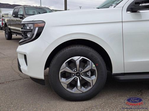 Star White Metallic Tri-Coat 2027 Ford Expedition Max Active 4x2